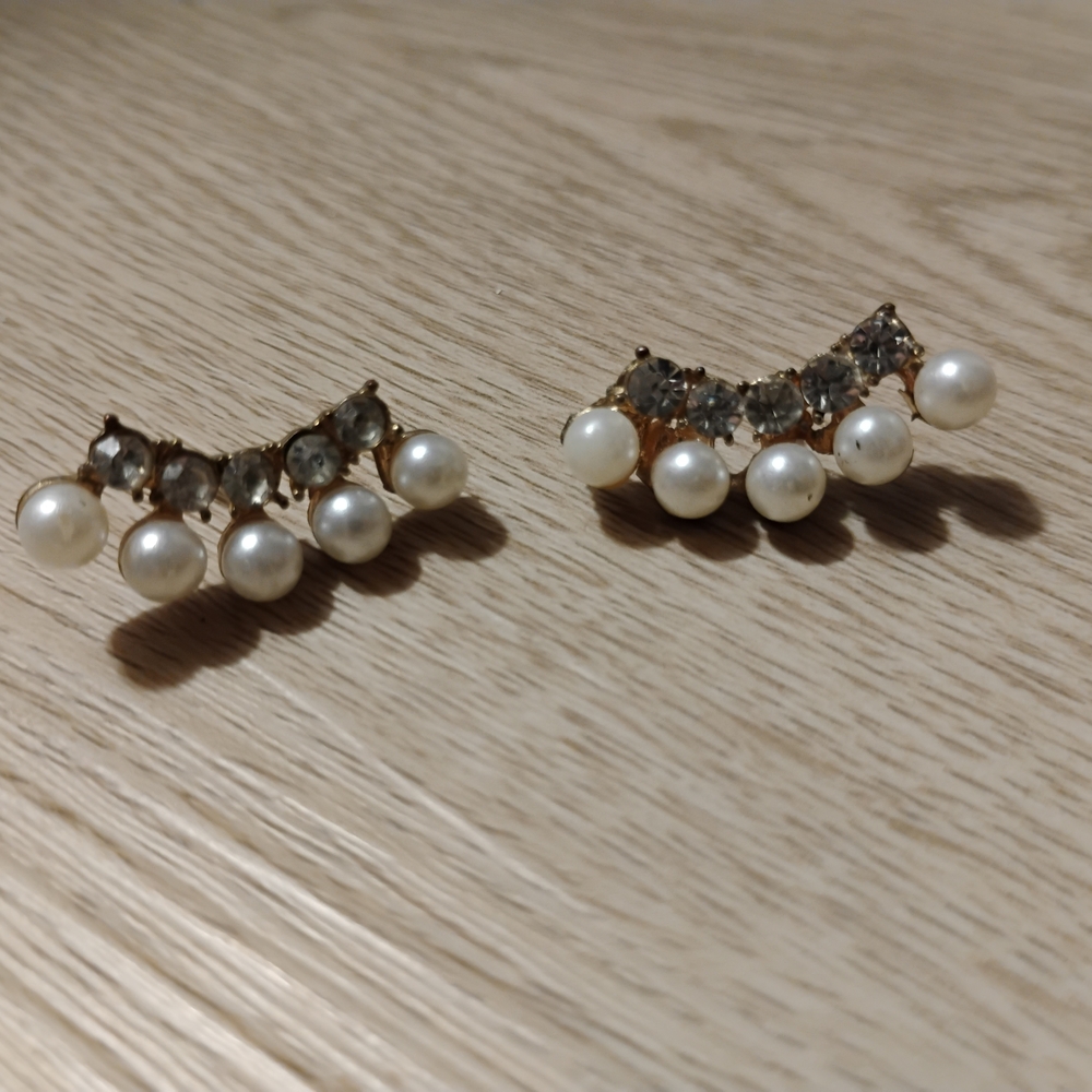 Elegant Pearl and Crystal Earrings
